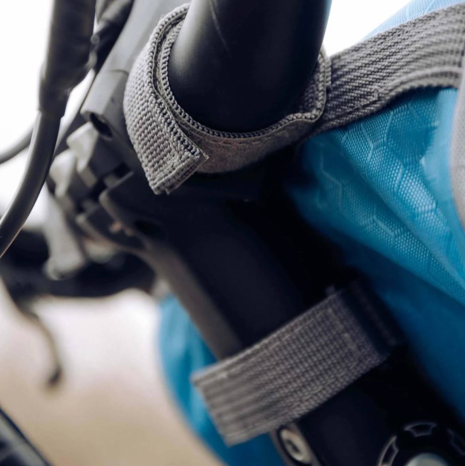 SpinBag | Slimme touchscreen-fietsstuurzak – waterdicht en snel toegankelijk