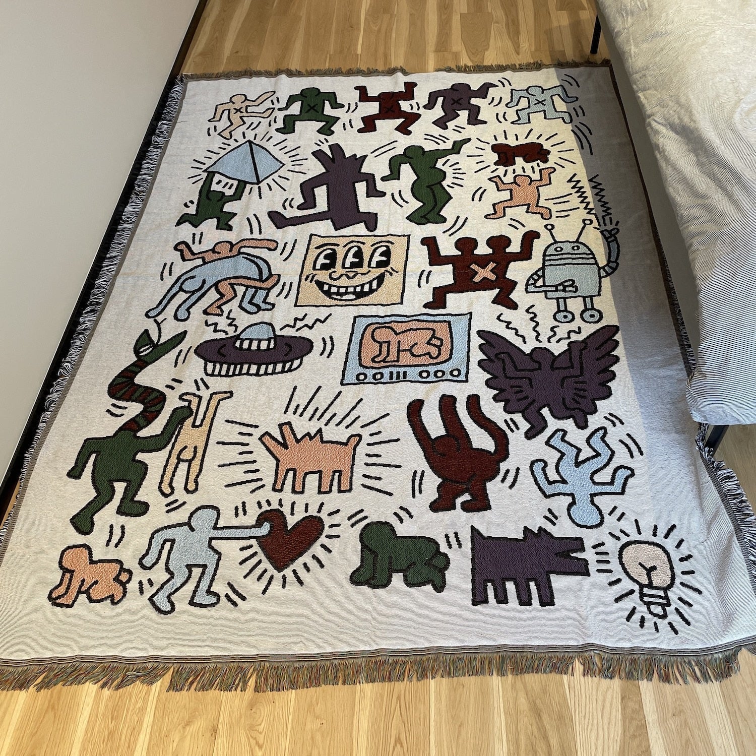 PuzzleCuddle | Geanimeerde throw deken met kwastjes en opdruk van legpuzzel