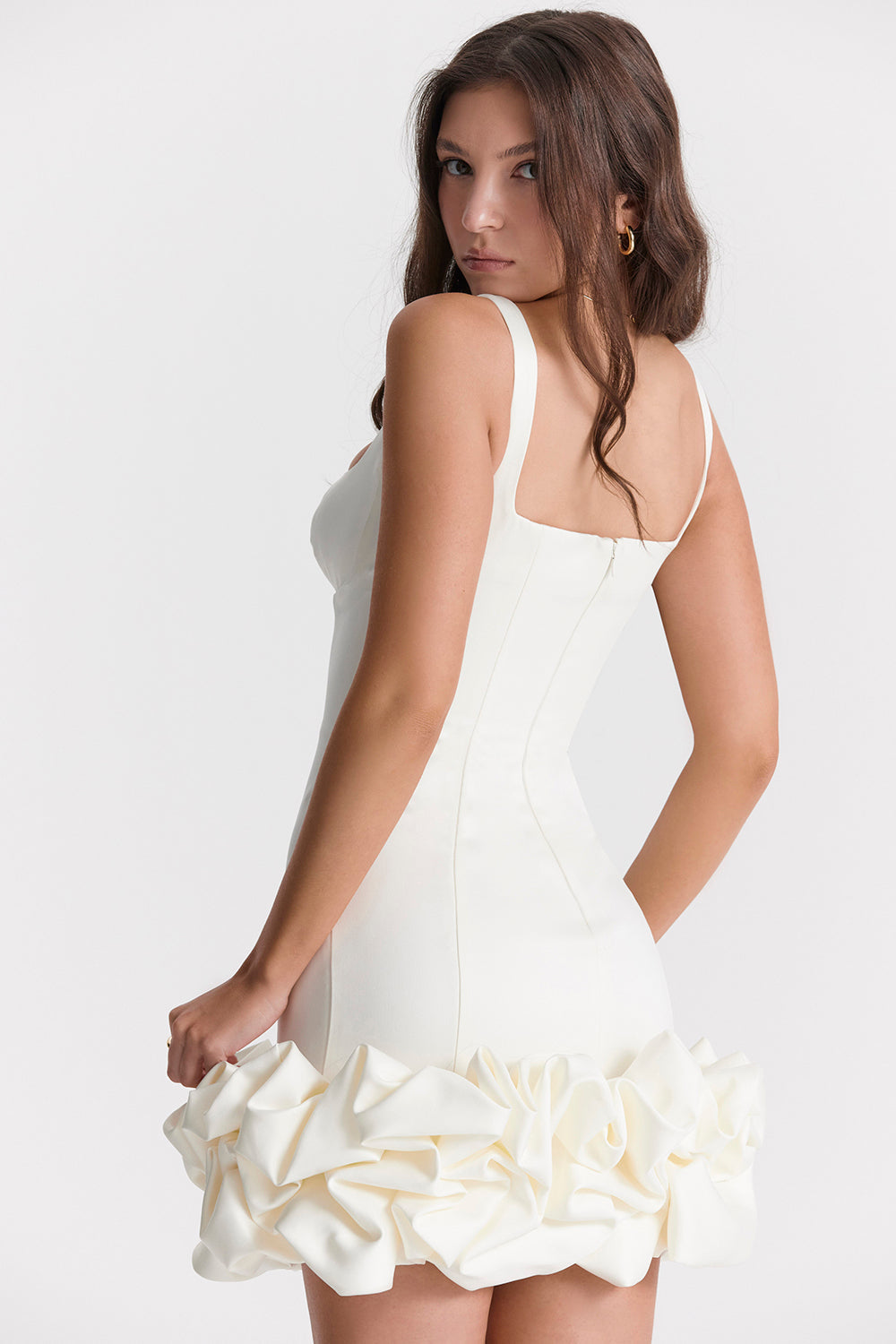 Rielle | Damesjurk met gerimpelde zoom – Korte, nauwsluitende, slanke, elegante mini-jurk