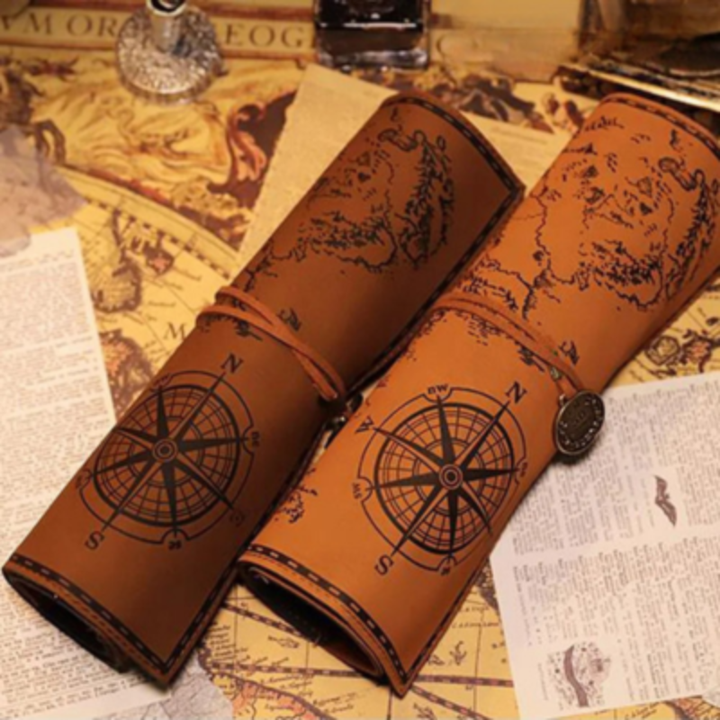 PenVoyage | Vintage leren pennenetui – Ontwerp met schatkaart, oprolbare potloodhouder