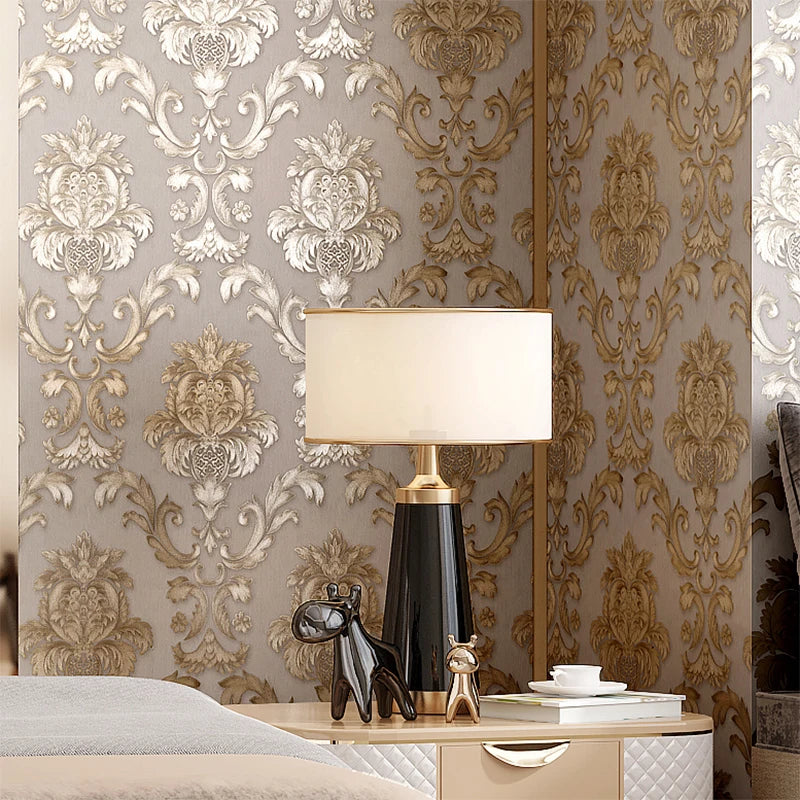 RegalGold | 3D Damast Behang - Luxe Goud Textuur Vinyl, Klassiek Elegant Wanddecoratie