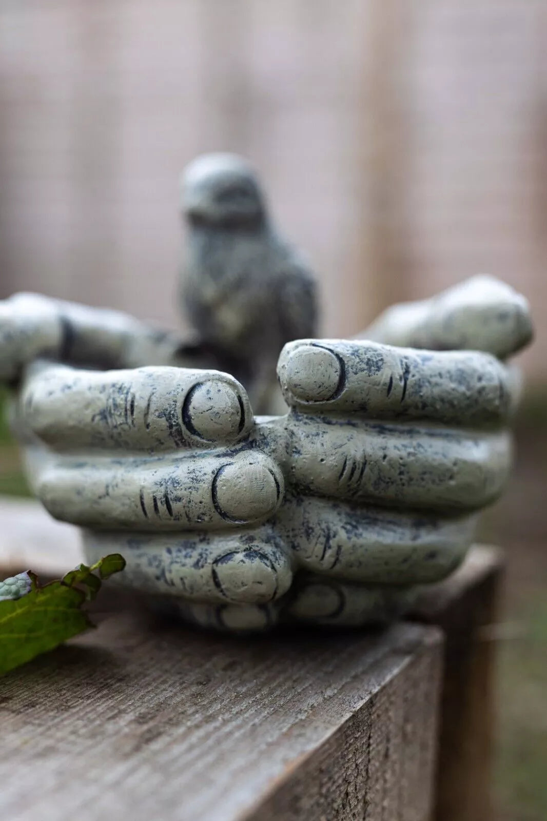 BirdHaven | Liefhebbende hand vogelvoederhuisje - Artistiek Hars Hand Sculptuur voor Buiten Tuindecoratie