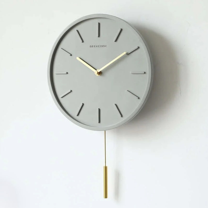 Pendura | Nordic Cement Wandklok met Metalen Slinger - Minimalistische Klok voor Modern Huisdecor