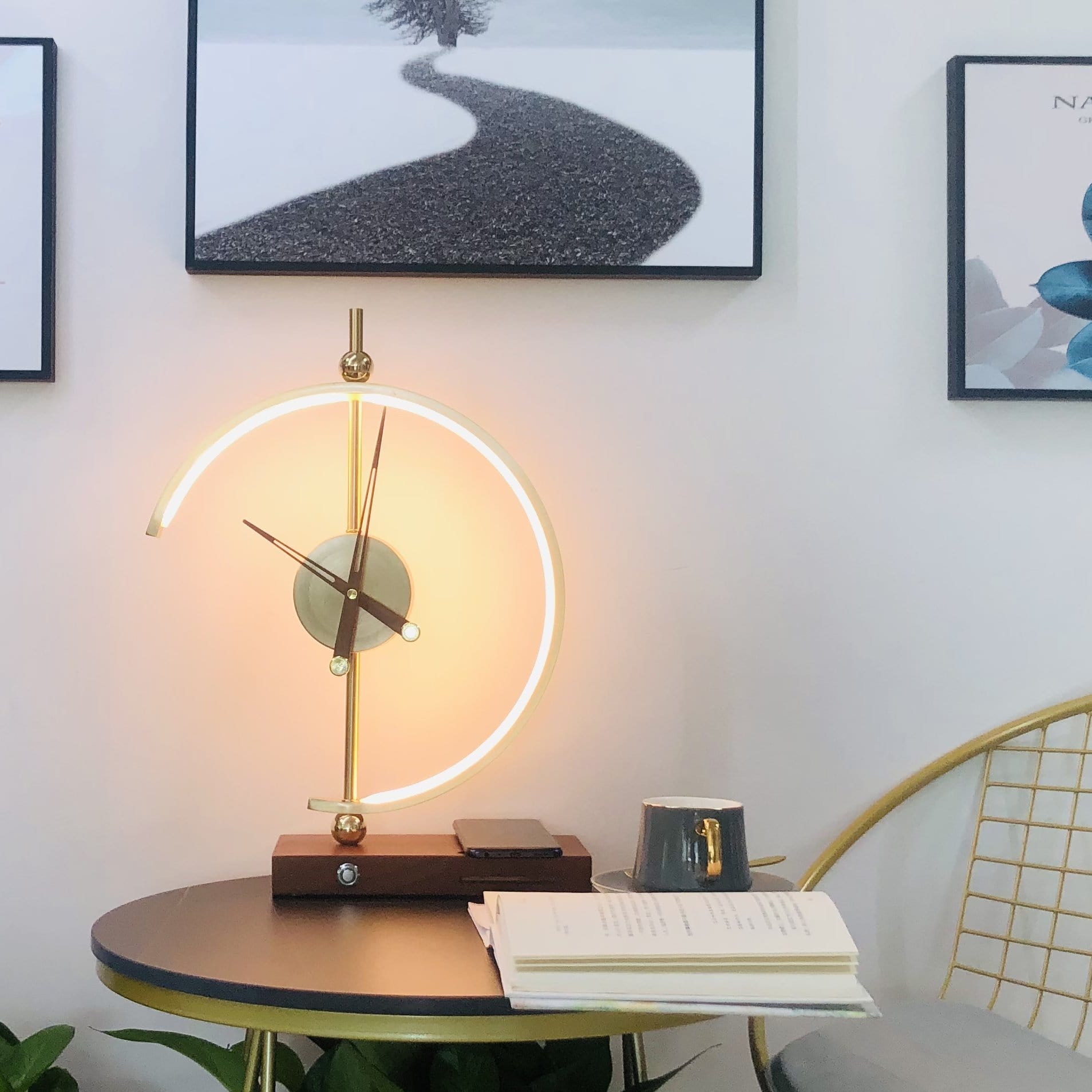 ChronoLamp | Innovatieve antieke tafelkloklamp met draadloos opladen