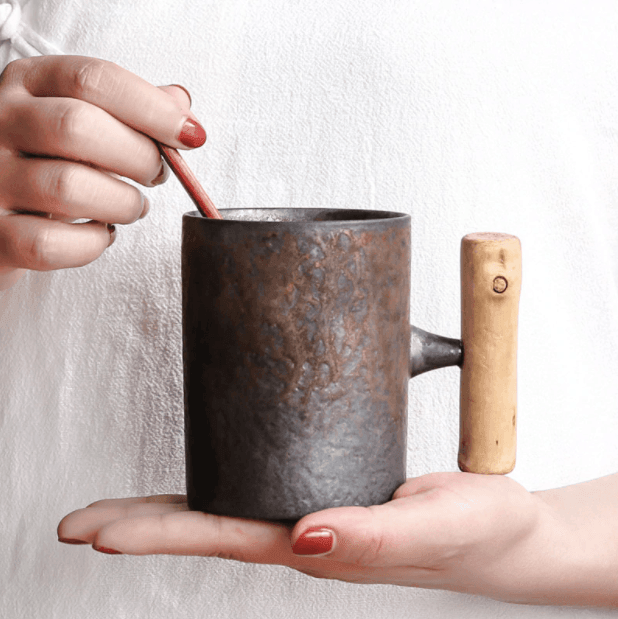 MugNatura | Keramische koffiemok in Japanse stijl met houten handvat – Vintage theekopje